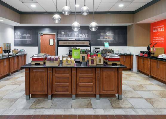 Hampton Inn & Suites Orlando Airport @ Gateway Village, FL 1