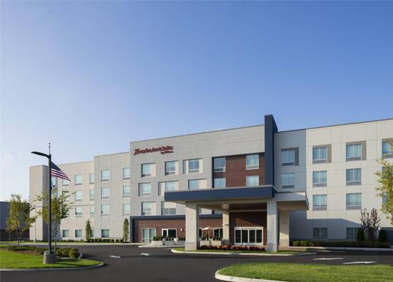 Hampton Inn & Suites By Hilton Long Island Farmingdale 1
