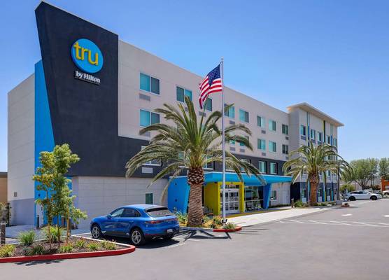Tru By Hilton Lathrop 1