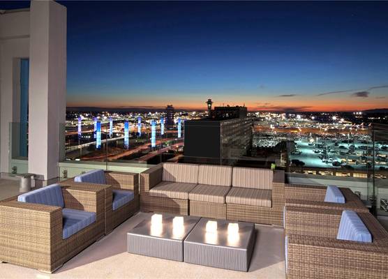 H Hotel Los Angeles, Curio Collection by Hilton 1