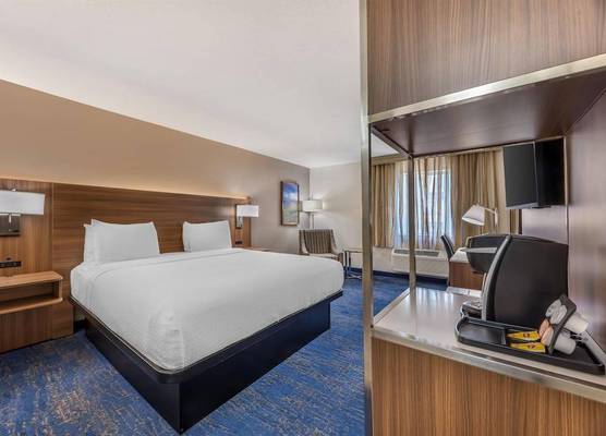 Best Western Plus Portland Airport Hotel & Suites 1