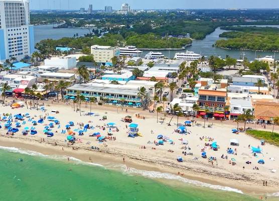 Diane Oceanfront Suites 1