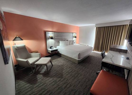 The Grand Inn Peoria 1