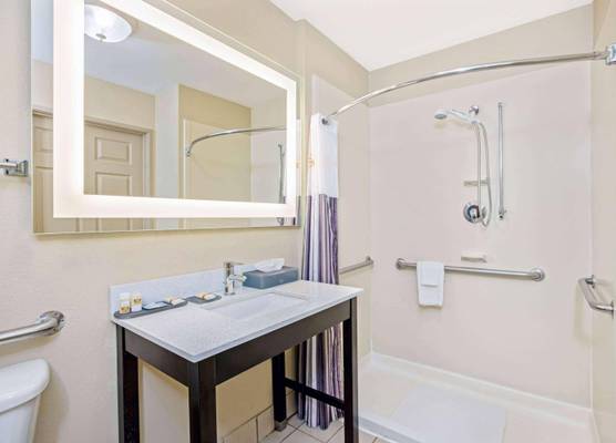 La Quinta Inn & Suites Corpus Christi Northwest 1