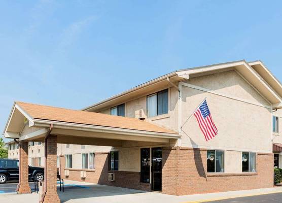 Super 8 By Wyndham Franklin/Middletown Area 1