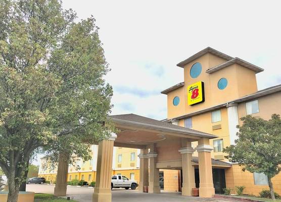 Super 8 by Wyndham Temple I-35 1