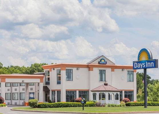 Days Inn by Wyndham Windsor Locks / Bradley Intl Airport 1