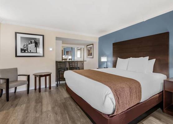 Best Western InnSuites Tucson Foothills Hotel & Suites 1