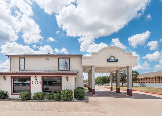 Days Inn by Wyndham Bryan College Station 1