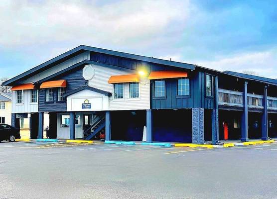 Days Inn and Suites by Wyndham Port Huron 1