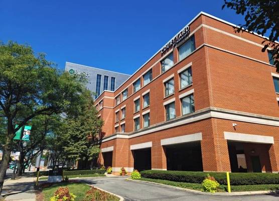 Courtyard by Marriott Chicago at Medical District-UIC 1