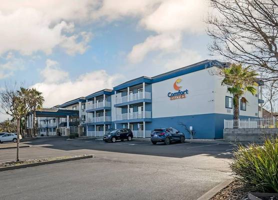Comfort Suites Red Bluff near I-5 1