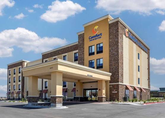 Comfort Inn & Suites Bennett 1
