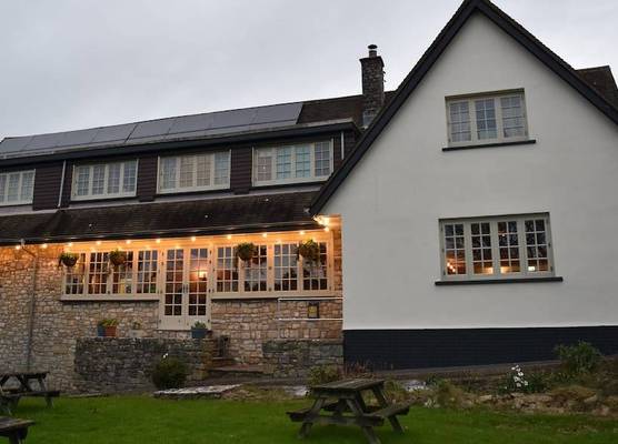 Three Horseshoes Country Inn 1