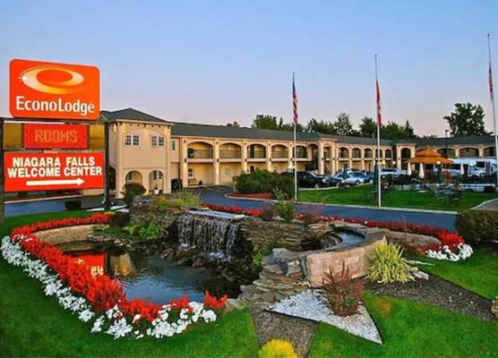 Econo Lodge at the Falls North 1