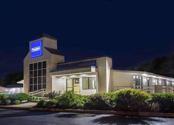 Travelodge by Wyndham Essington / Philadelphia Airport 1