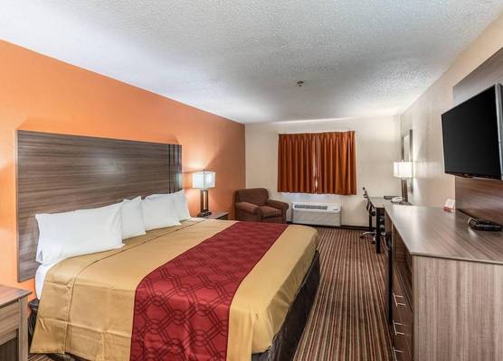 Econo Lodge Inn & Suites Mckinney - Plano North 1