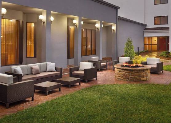 Courtyard Charlotte SouthPark 1