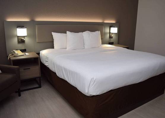 Comfort Inn & Suites Syracuse-Carrier Circle 1
