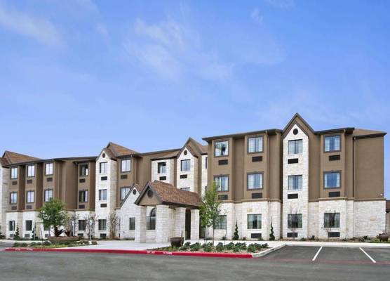 Microtel Inn & Suites by Wyndham Round Rock 1