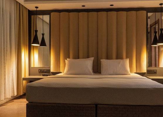 Bloom Suite 1