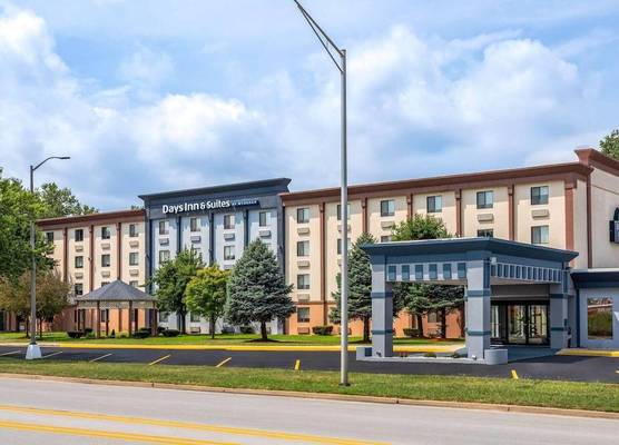 Days Inn and Suites by Wyndham Hammond, IN 1