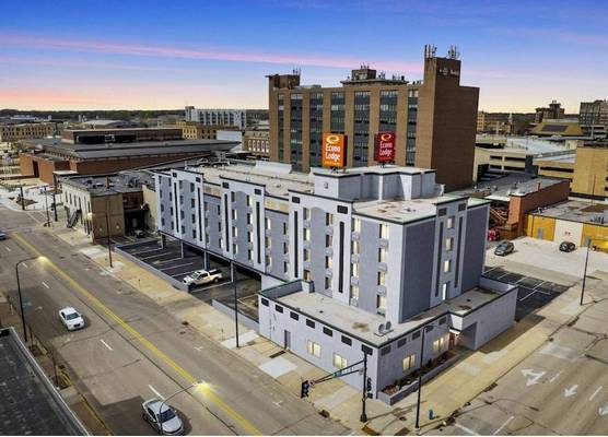 Econo Lodge Inn & Suites Waterloo Downtown 1