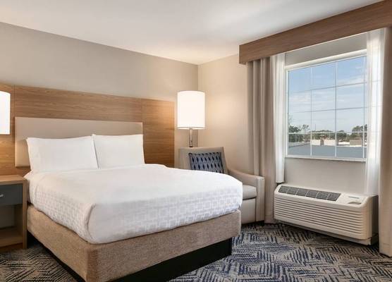 Candlewood Suites DEER PARK by IHG 1