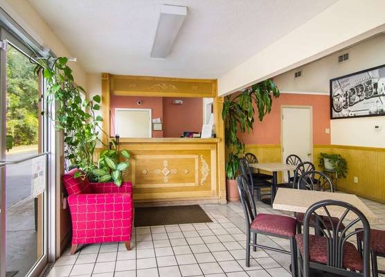 Americas Best Value Inn Darien 1
