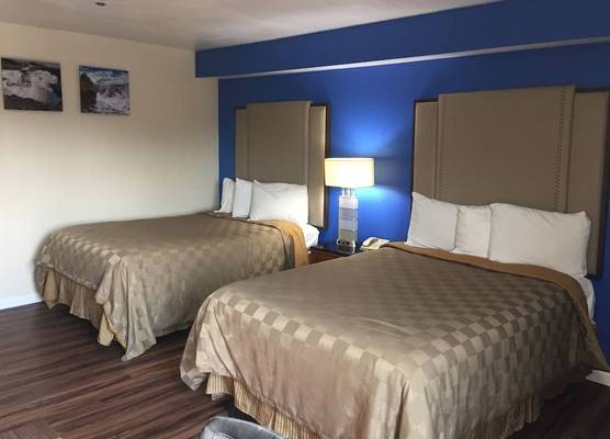California Inn and Suites Bakersfield 1