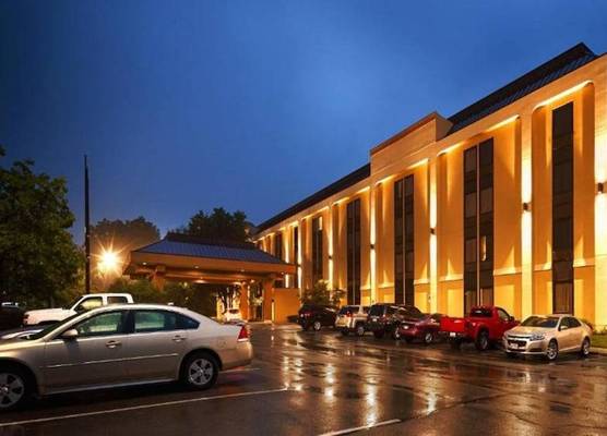 Days Inn by Wyndham Englewood Dayton Airport 1