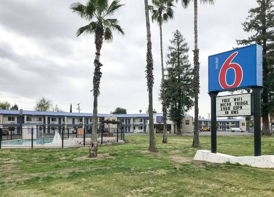 Motel 6 Visalia, CA 1
