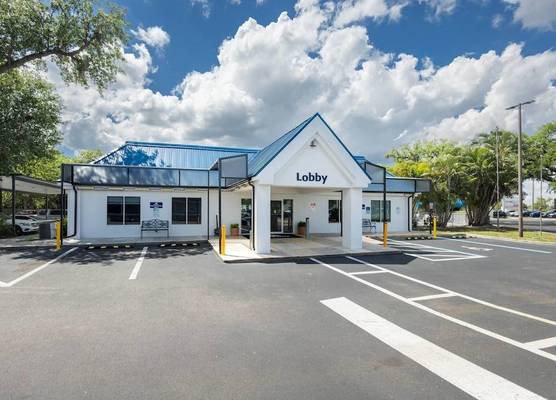 Days Inn by Wyndham Port Charlotte Town Center 1