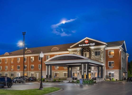 Best Western Plus 1000 Islands Hotel & Suites 1