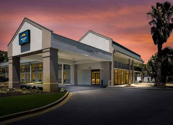 Suburban Studios Hinesville - Fort Stewart Area 1