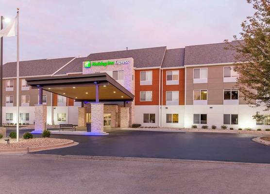 Holiday Inn Express & Suites CHICAGO WEST - ST CHARLES by IHG 1
