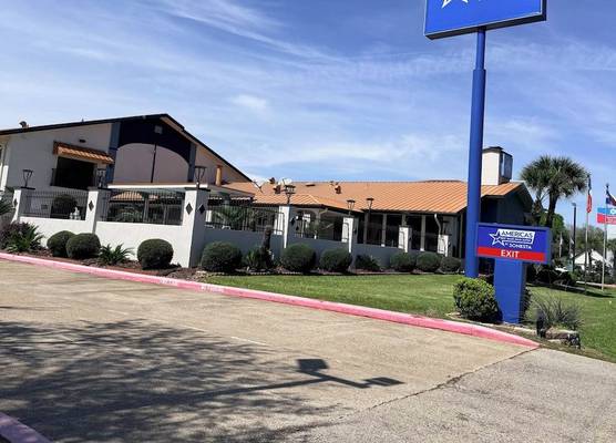 Americas Best Value Inn & Suites-Alvin/Houston 1