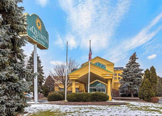 La Quinta Inn & Suites by Wyndham Appleton College Avenue 1