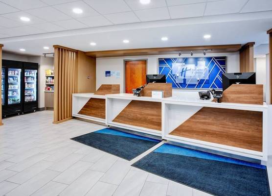 Holiday Inn Express & Suites BELLEVILLE (AIRPORT AREA) by IHG 1