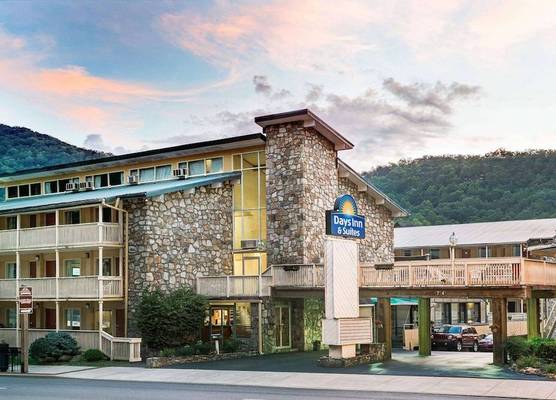 Days Inn & Suites by Wyndham Downtown Gatlinburg Parkway 1