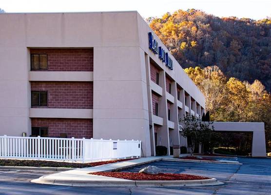 Bay Mountain Inn Cherokee Smoky Mountains 1