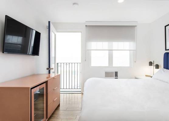 Grove Hotel 1