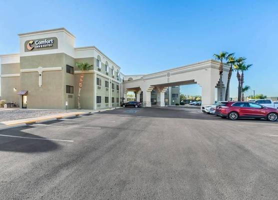 Comfort Inn & Suites Surprise Near Sun City West 1