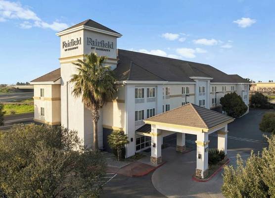 Fairfield Inn and Suites by Marriott Elk Grove 1