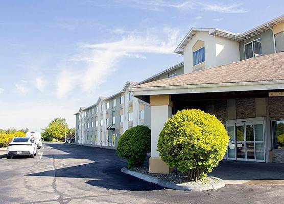 Baymont by Wyndham Maumee Toledo 1