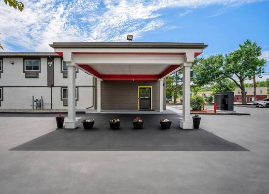 Super 8 by Wyndham Lewiston Auburn Area 1