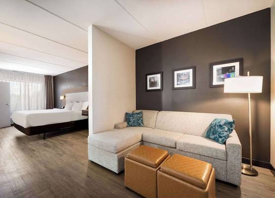 Comfort Suites Northlake 1