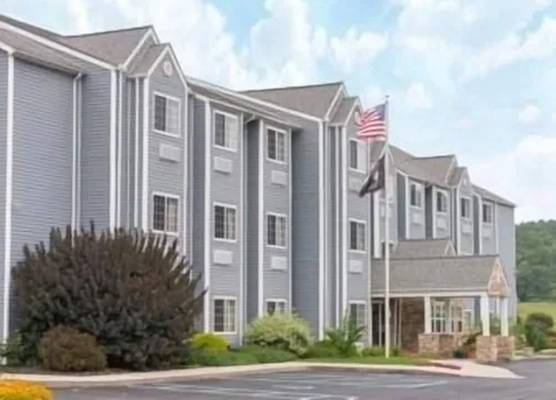 Microtel Inn & Suites by Wyndham Hazelton/Bruceton Mills 1
