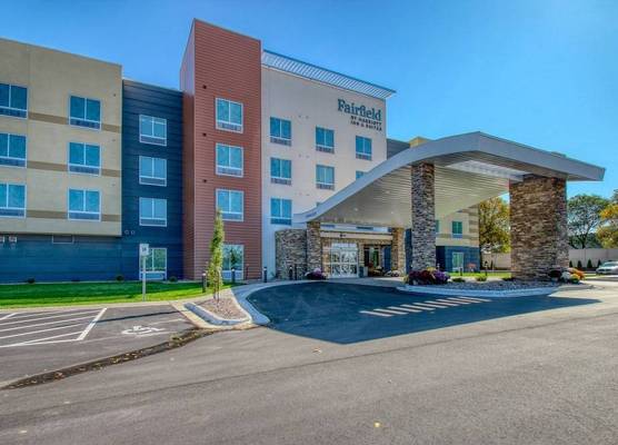 Fairfield Inn & Suites by Marriott Appleton 1