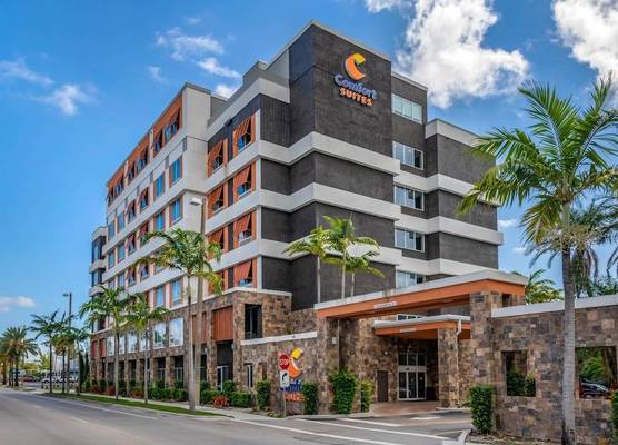 Comfort Suites Fort Lauderdale Airport & Cruise Port 1